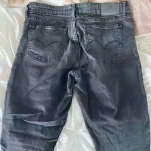 Women’s Levi 711 Skinny Jeans